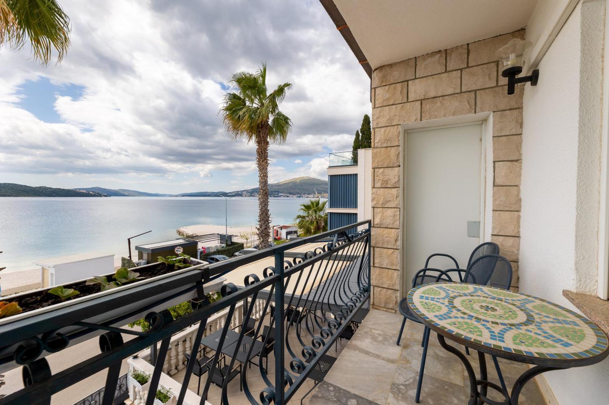 Villa Okruk-10 Meters Away From The Beach Okrug Gornji Dış mekan fotoğraf